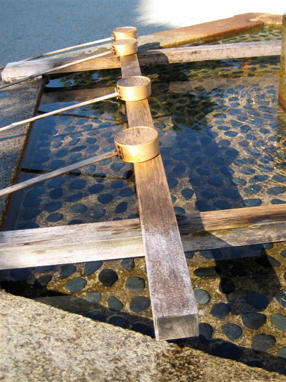 Washing station for the shrine